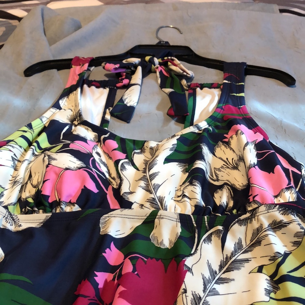 Ladies Swimsuit Top. New with tags, Size 14 w. - Picture 4 of 5